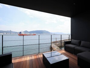 المنطقة المحيطة بالمنشأة