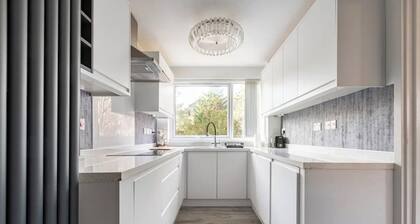 Spacious 1 bed apartment with parking & balcony!