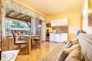 Een televisie en een tafeltennistafel