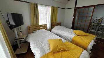 3 bedrooms, desk, free WiFi, bed sheets