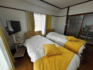 3 bedrooms, desk, free WiFi, bed sheets