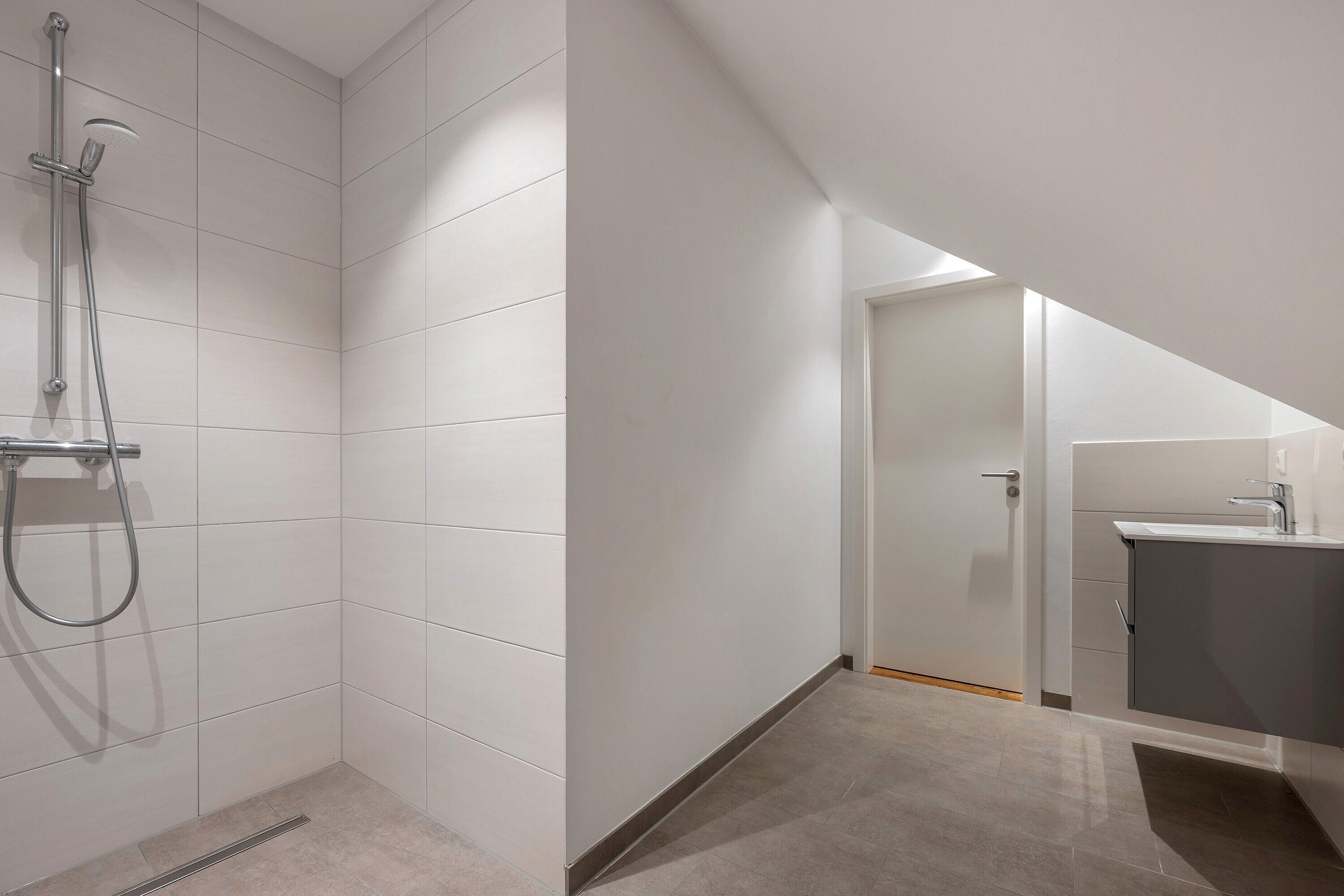 Shower, towels
