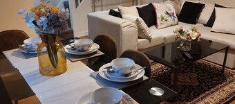 Warrington - House - Sleeps 10 - Parking - Garden