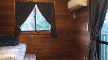 2 sovrum, skrivbord, gratis wi-fi och sängkläder