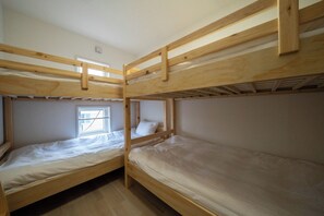 4 bedrooms, iron/ironing board, free WiFi, bed sheets