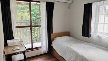 4 bedrooms, desk, iron/ironing board, free WiFi