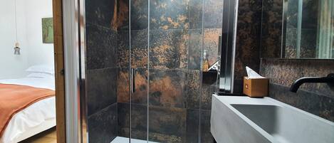 Shower, towels