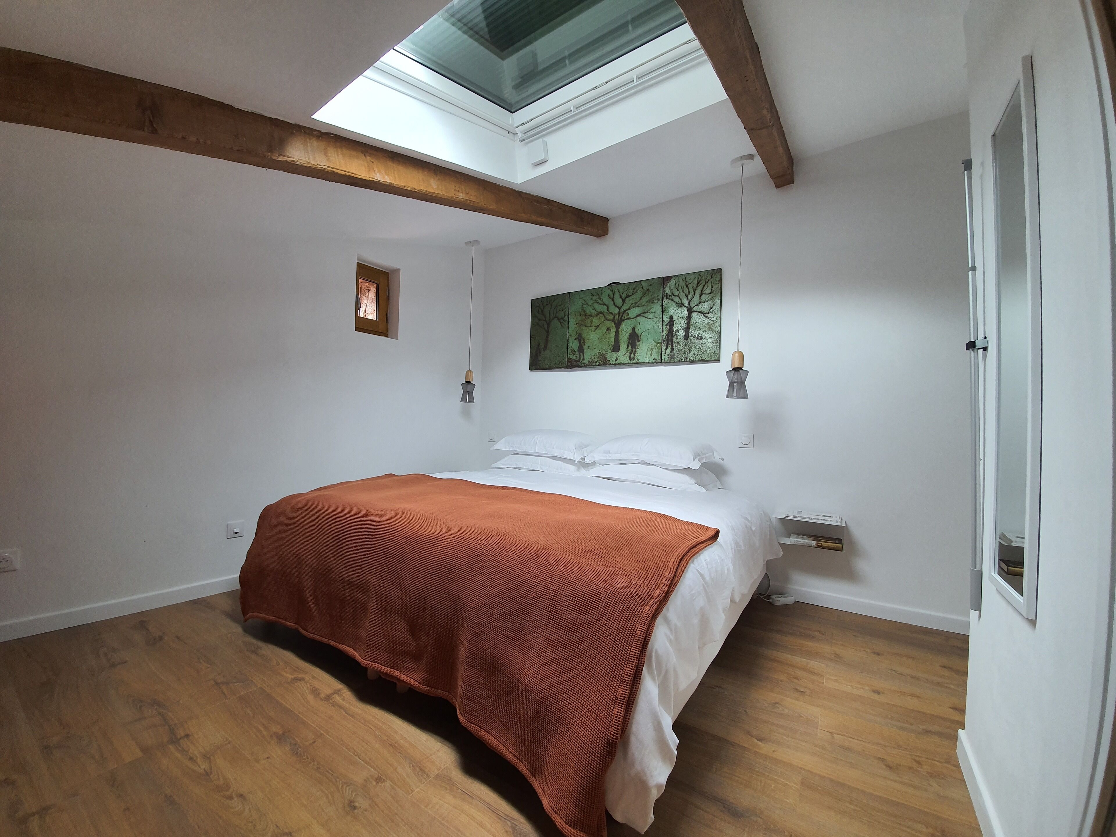 2 多间卧室、WiFi、床单