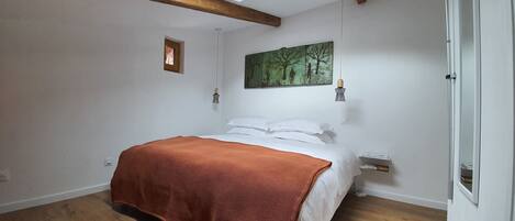 2 bedrooms, WiFi, bed sheets