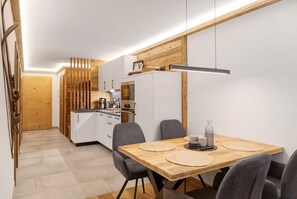 Dining - Apartment 'Panorama Chalets Am Pass Thurn' with Mountain View, Private Terrace and Wi-Fi (Mittersill)