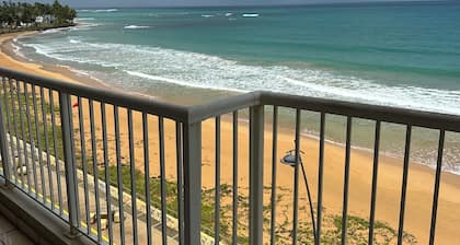 Ocean front condo, breathtaking view,3 bedrooms sleep 7