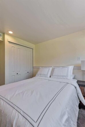 2 bedrooms, travel cot, WiFi, bed sheets