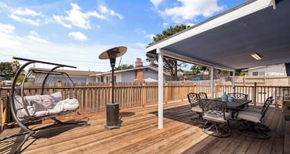 Spacious 4-bedroom house in delightful Marina with WiFi