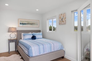 4 bedrooms, iron/ironing board, travel cot, WiFi - Spacious 4-bedroom house in delightful Marina with WiFi (Marina)