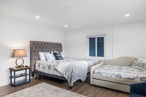4 Schlafzimmer, Bügeleisen/Bügelbrett, Reisekinderbett, WLAN