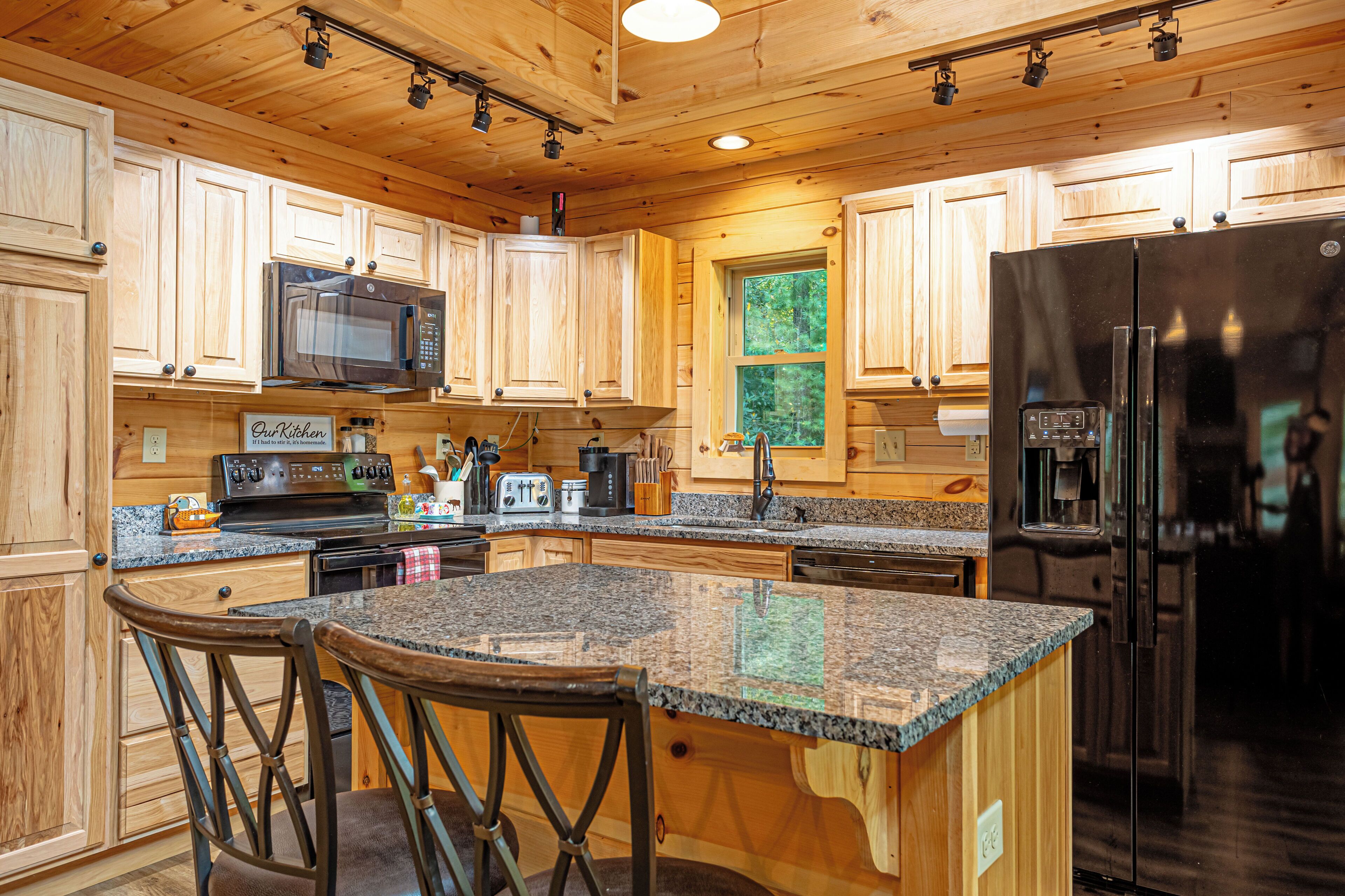 ثلاجة، ميكروويف، فرن، موقد طهي مسطح