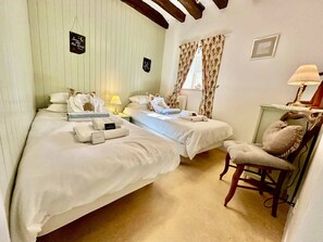 2 chambres, fer et planche à repasser, Wi-Fi, draps fournis