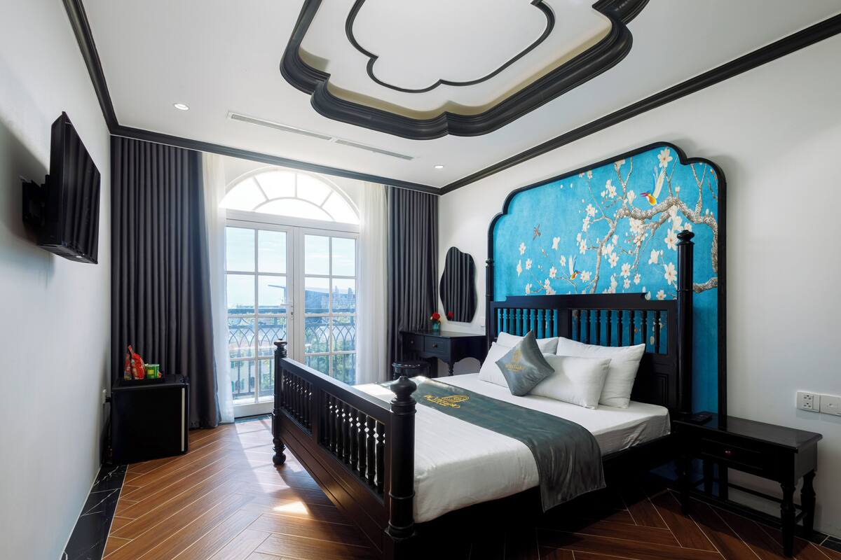 Deluxe Double Room, Sea View | Bar mini, meja, Wi-fi percuma, cadar katil 