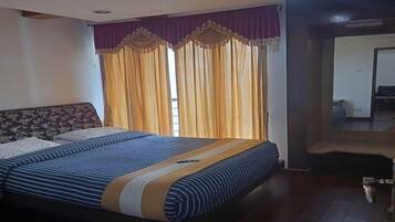 Ropa de cama de alta calidad, sistema de insonorización y wifi gratis
