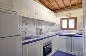 Réfrigérateur, micro-ondes, lave-vaisselle, grille-pain