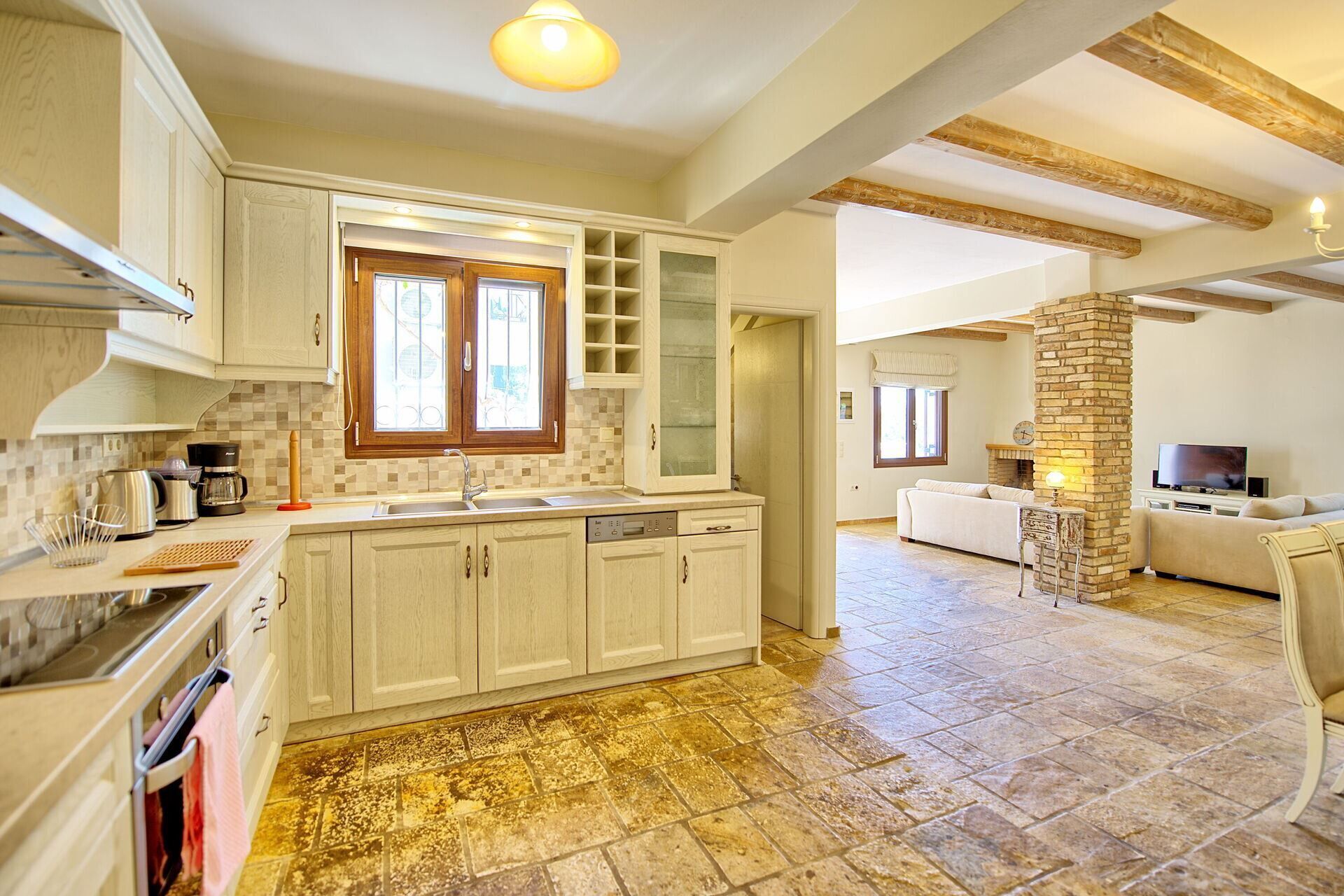 Réfrigérateur, micro-ondes, lave-vaisselle, grille-pain