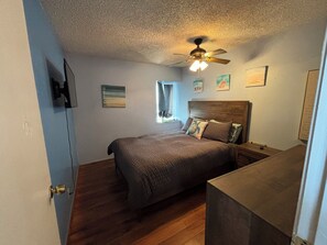 3 bedrooms, iron/ironing board, WiFi, bed sheets - Spacious 3-bedroom with AC and WiFi in welcoming Cypress (Cypress)