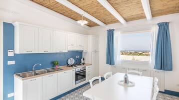 Frigorifero, microonde, forno, lavastoviglie