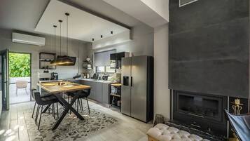 Jääkaappi, mikroaaltouuni, uuni, liesi