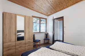 1 bedroom, free WiFi, bed sheets