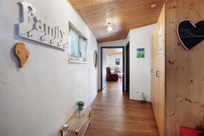 Interior - Apartment 'Fewo Rabenfelsen' with Private Terrace and Wi-Fi (Todtnau-Geschwend)