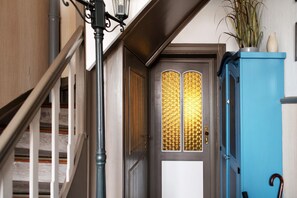 A staircase leading to a room with a wooden door and a blue cabinet. - Apartment 'Ferienwohnung 'Alte Schmiede'' with Balcony and Wi-Fi (Laage)