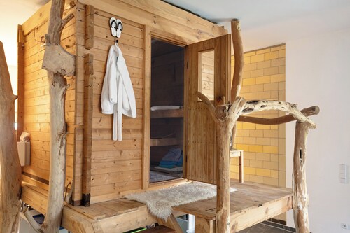 Ferienwohnung Müncheberg 1" mit privater Terrasse, Gemeinschaftsgarten und Wi-Fi