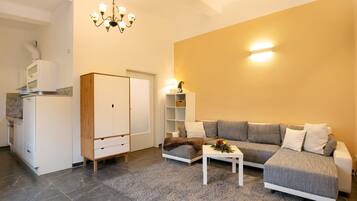 TV, tavolo da ping pong