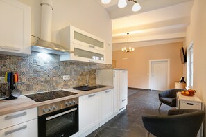 Refrigerador, horno, parrilla de estufa y lavavajillas 