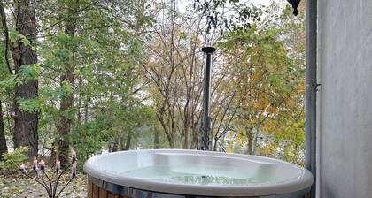 Ferienwohnung Müncheberg 1" mit privater Terrasse, Gemeinschaftsgarten und Wi-Fi