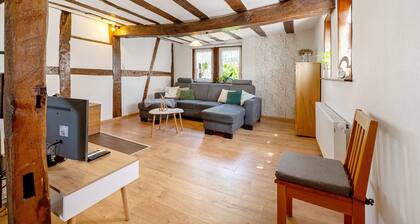Holiday Home 'Ferienhäuschen Kleine Auszeit' with Private Terrace, Private Garden and Wi-Fi