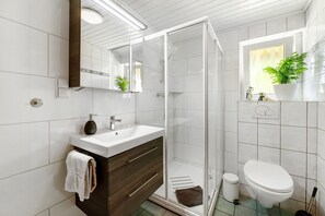Shower, free toiletries, hair dryer, towels
