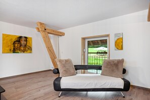 TV - Apartment 'Salerhof' with Private Terrace and Wi-Fi (Bad Wurzach)