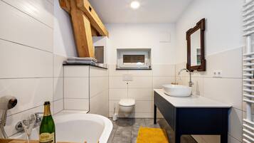 Een douche, een haardroger, handdoeken