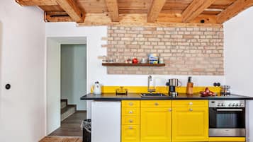 Refrigerador, horno, placa de cocina, cafetera/tetera