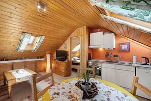 A cozy kitchen with wooden cabinets, a stove, and a sink. - Apartment 'Stoffel' with Private Terrace, Private Garden and Wi-Fi (Darstein)