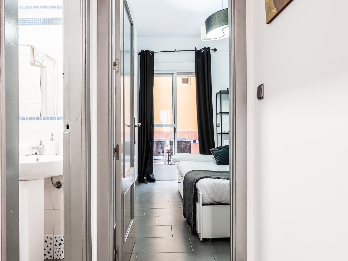 3 bedrooms, iron/ironing board, internet, bed sheets