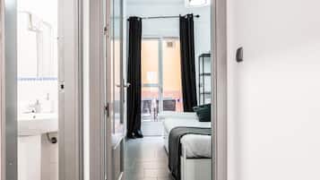 3 slaapkamers, een strijkplank/strijkijzer, internet, beddengoed