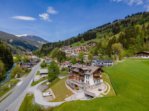 Ski-in/Ski out an Babypiste mit großer Terrasse