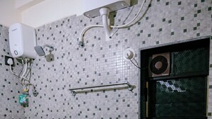 Towels, soap, shampoo - Rainbow Beach View Resort (Alibag)