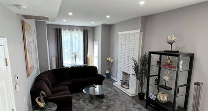 Spacious 3-bedroom apartment in awesome Chicago with AC, WiFi