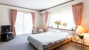 A hotel room with a bed, a TV, a lamp, and a window with curtains. - Eat and live like locals (Shinagawa City)
