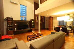 Deluxe Apartment, City View | Living area | 50-inch LED TV with digital channels - NaiBnB @ Seri Bukit Ceylon (Kuala Lumpur)