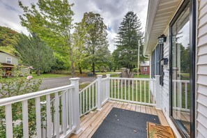Terrace/patio - Greenbrier River Retreat w/ Deck - Steps to Trail! (Marlinton)