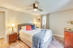 2 bedrooms, iron/ironing board, Internet, bed sheets - Greenbrier River Retreat w/ Deck - Steps to Trail! (Marlinton)